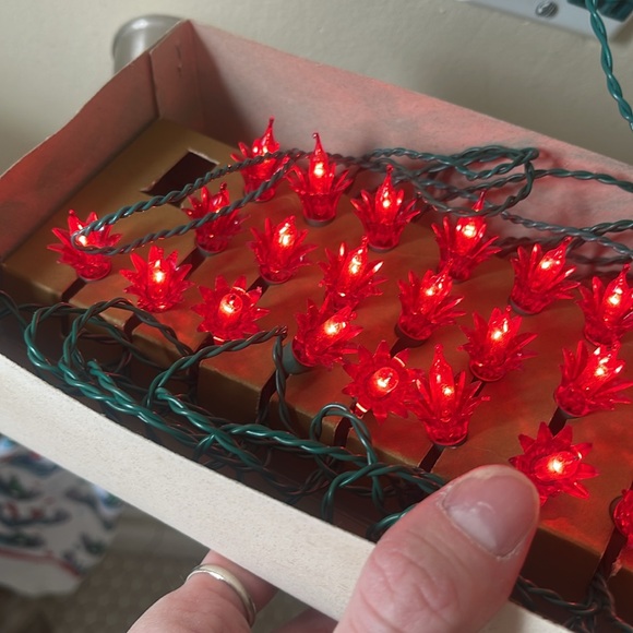 1960s vintage red flower string lights - Picture 9 of 9